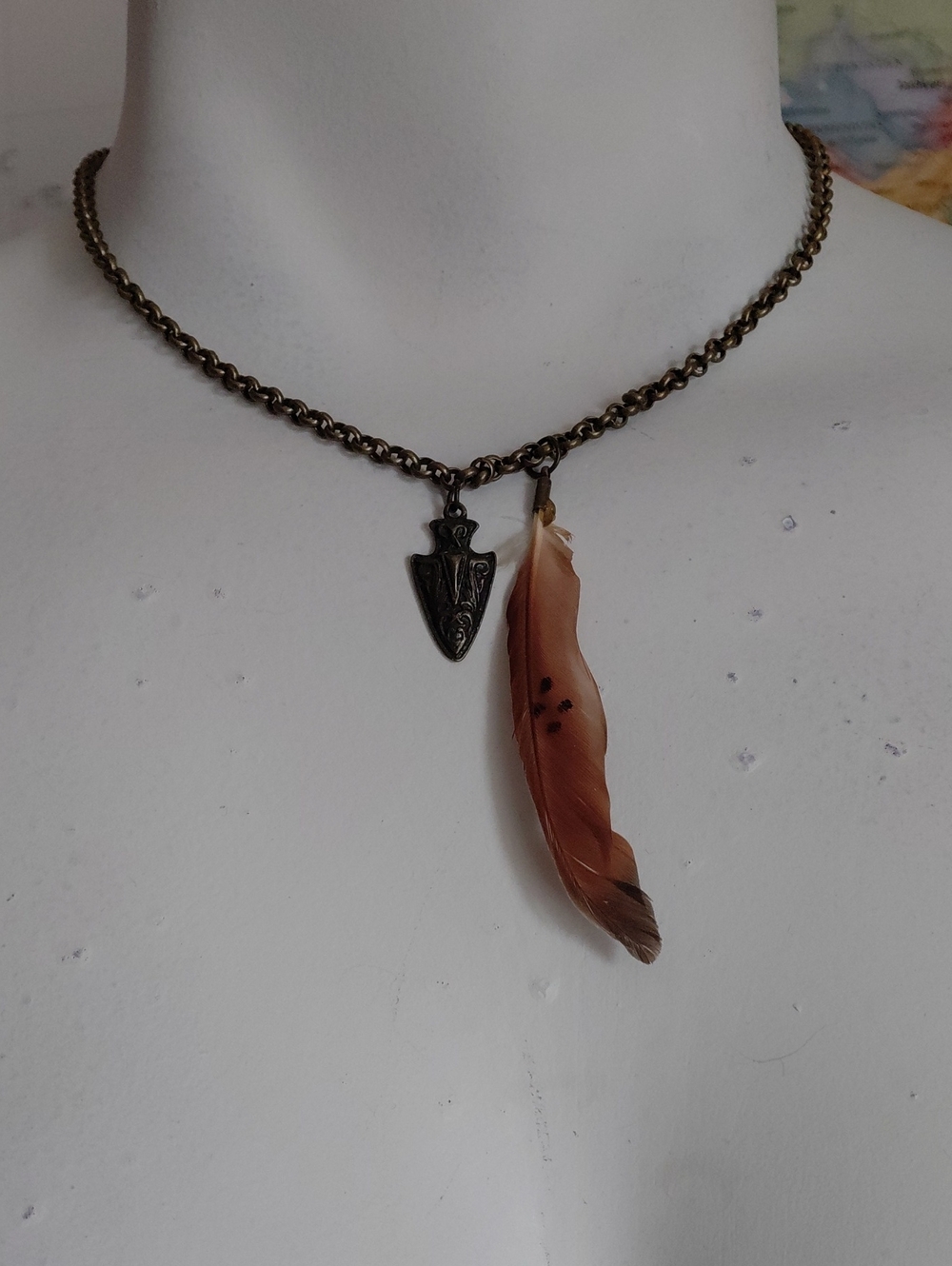 Vintage-Inspired Feather Pendant Necklace - Brown Feather